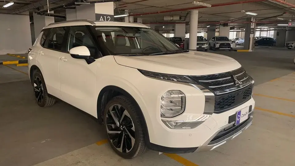Mitsubishi Outlander 2024 GLX HIGHLINE SYNTHETIC LEATHER 4WD   AED 1332/Month   0 DP   30 Day Return   Warranty