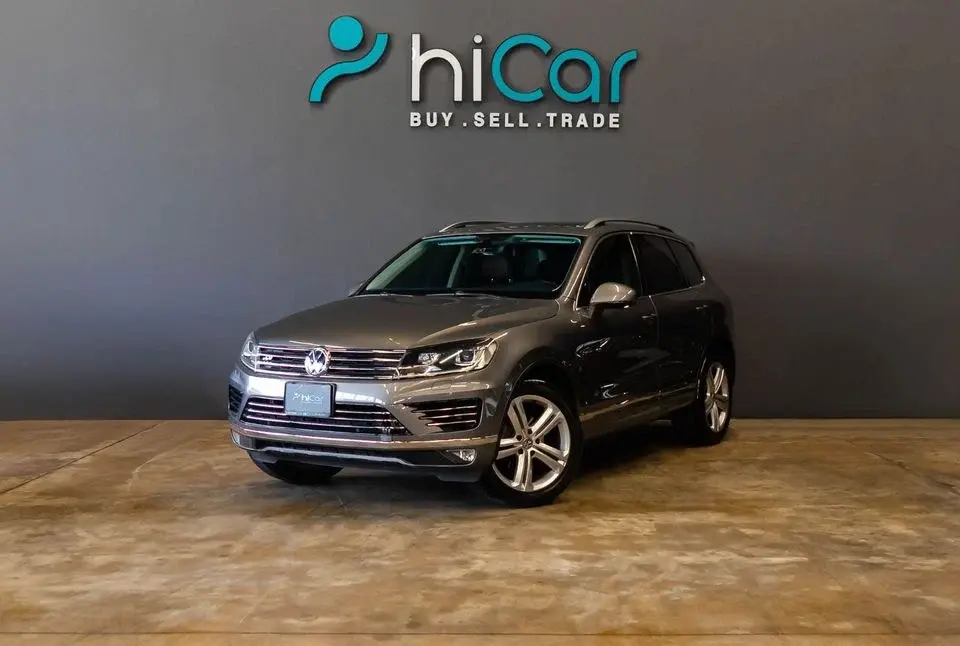 Volkswagen Touareg AED 1,748 P.M • 0% Downpayment • Volkswagen Touareg R-Line Kit • 1 Year Warranty