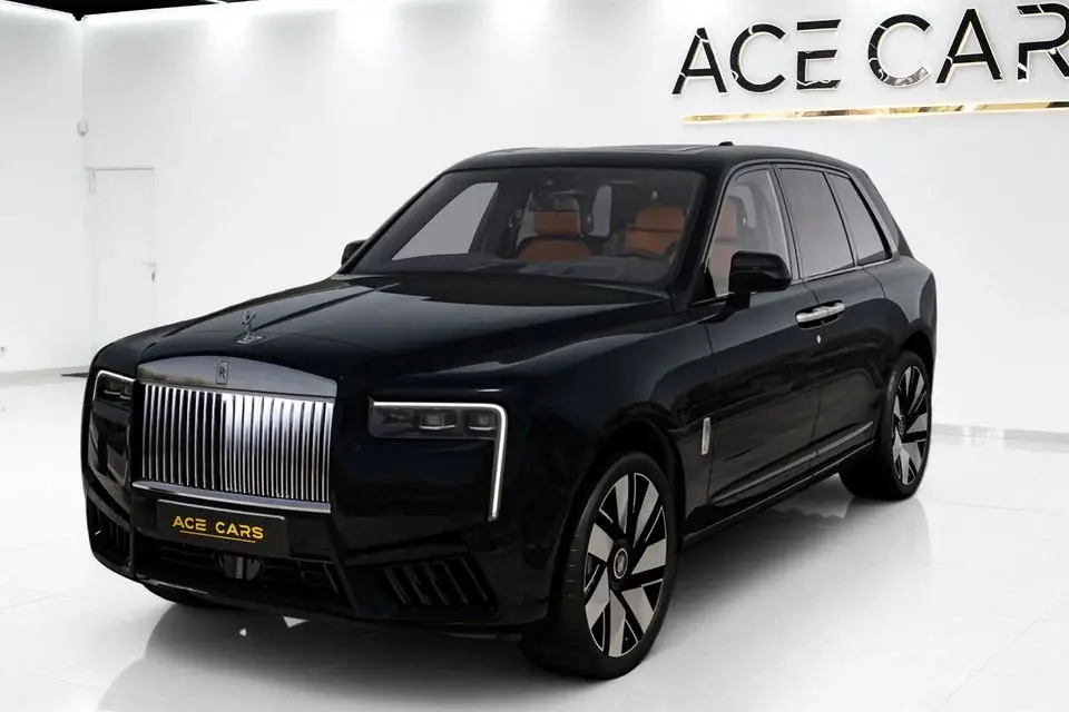Rolls Royce Cullinan STD Rolls-Royce Cullinan   Production 2026   5 seats