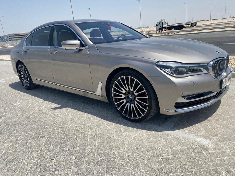 BMW 750Li Luxury 4.4L (443 HP)