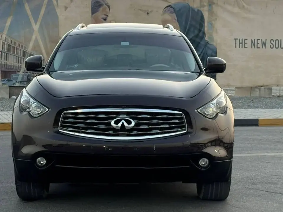 Infiniti FX35 Full option with sunroof