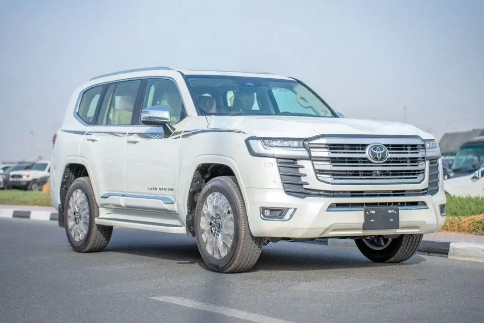 Toyota Land Cruiser Lc300 VX 4 0L petrol engine 2025 LHD white with beige interior Export only