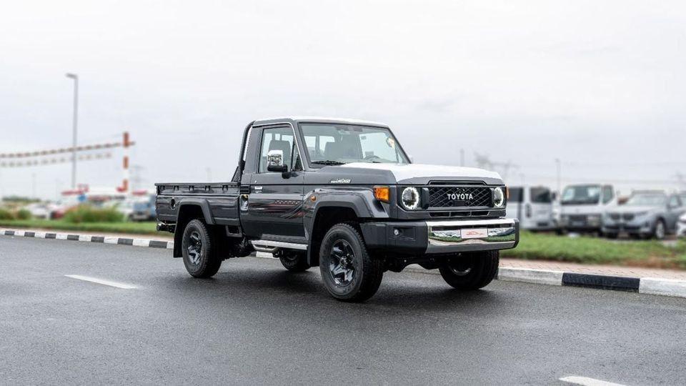Toyota Land Cruiser Pick Up 2026 Toyota LC79 SC 2.8L MT Diesel (Gray-Brown)