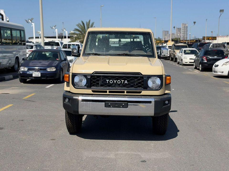 Toyota Land Cruiser Pick Up LC79 single cabina 4,0L Automatic model 2026 Basic Oman Spec