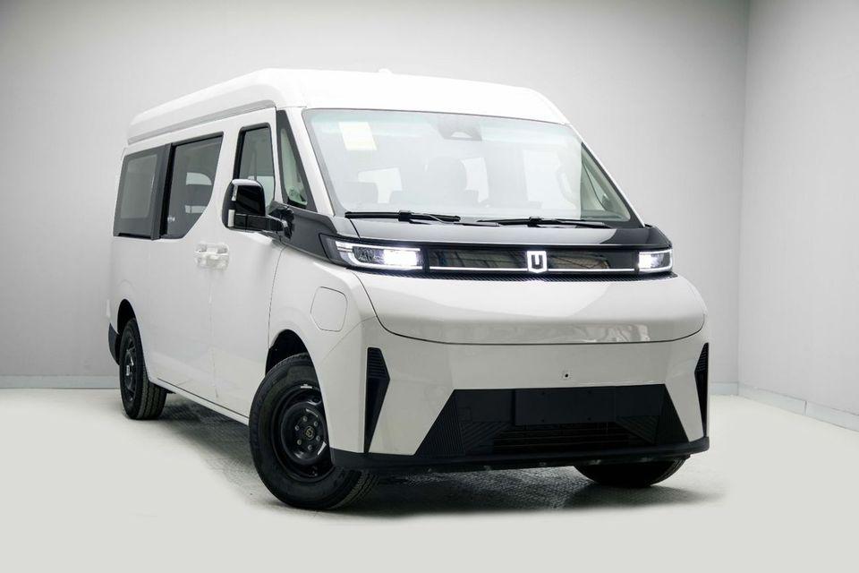 Geely Farizon Super Van - White Inside Black Export Only