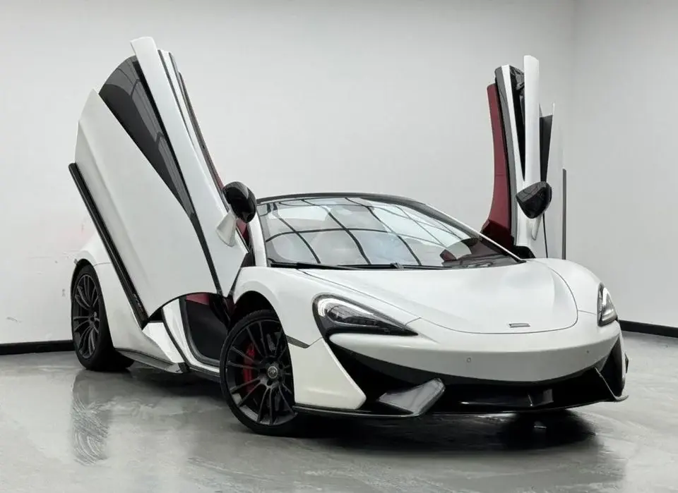 McLaren 570S 2018 McLaren 570s Spider, Full McLaren Service History, Excellent Condition, GCC
