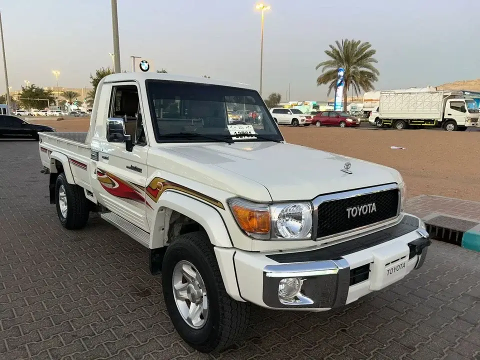 Toyota Land Cruiser Pick Up PETROL