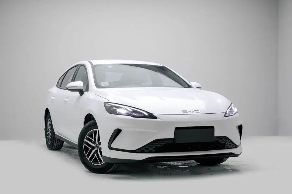 BYD Seal 05 DM-i ID Luxury 1.5L- White Inside Grey Export Only