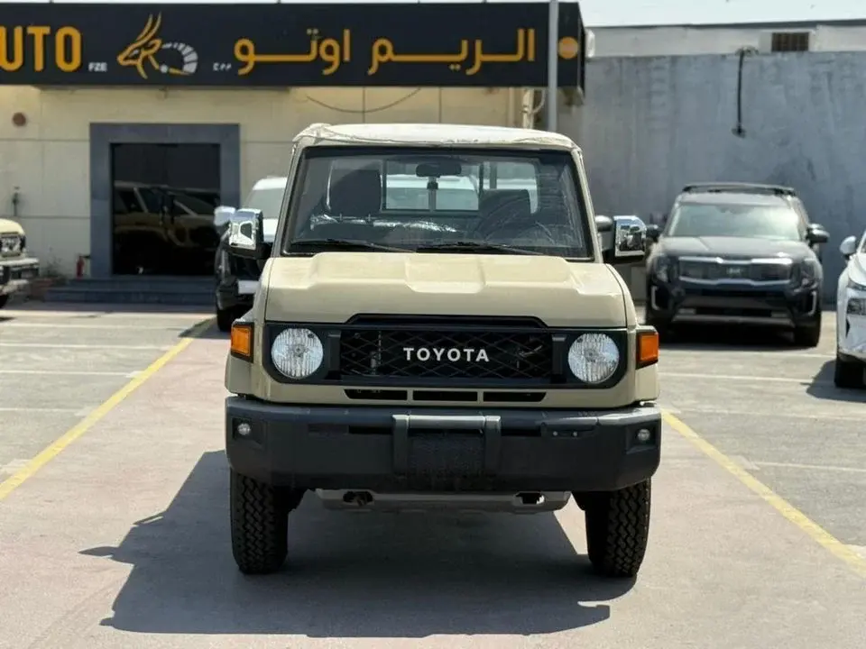 Toyota Land Cruiser Pick Up Std 4.0L Single Cab Utility 4WD
