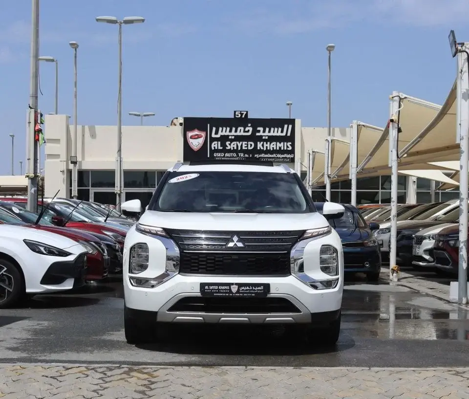 Mitsubishi Outlander GLX Super High 2.4L Mitsubishi Outlander - 2025 - GCC - Full Option - Accident-Free - 2.4L - 7 Seats