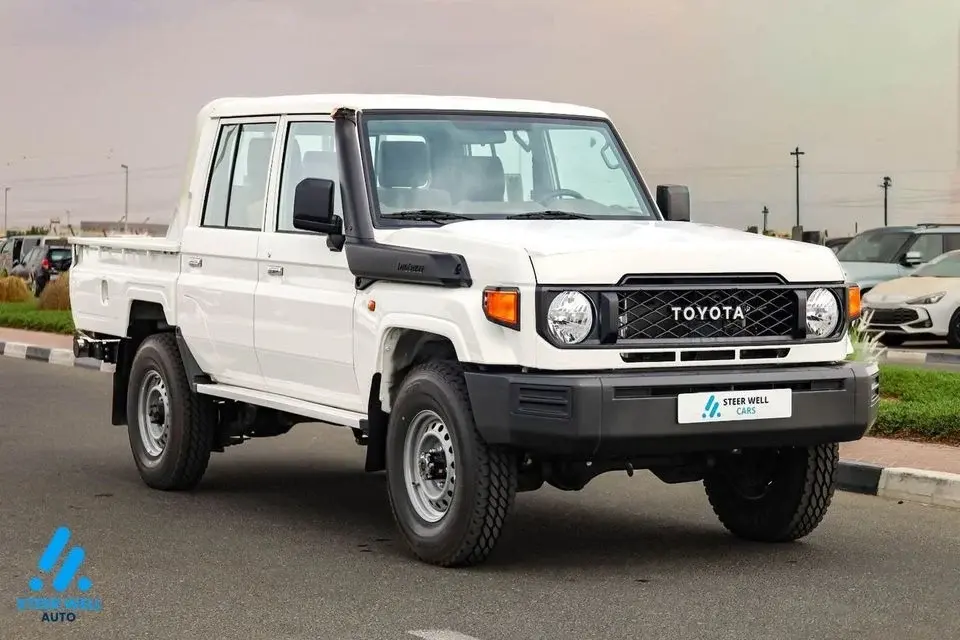 Toyota Land Cruiser Pick Up Double-Cab LC 79 2.8L Turbo DSL GCC Specs 4WD MT Heavy Duty Workhorse Export Ready