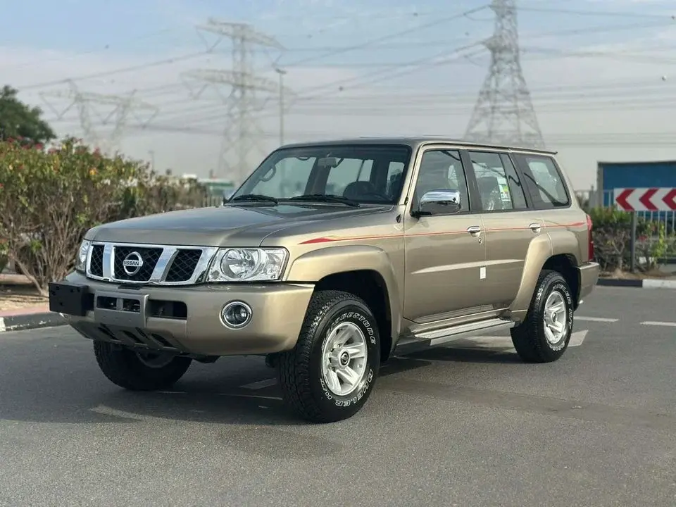 Nissan Patrol Safari GL 4.8L M/T (7 Seater)