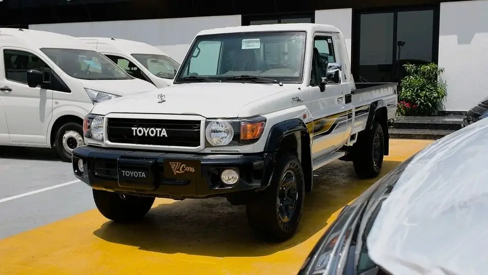 Toyota Land Cruiser Pick Up TOYOTA LC 70 LX V6 70th Anniversary