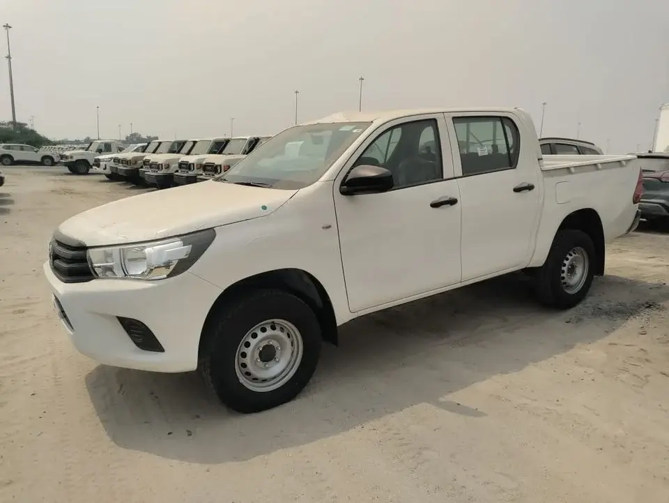 Toyota Hilux TOYOTA HILUX NARROW BODY BASIC 2.4L DIESEL MANUAL / Only For Africa