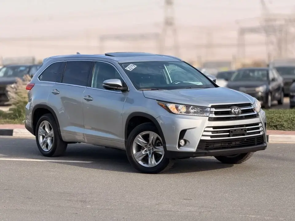 Toyota Highlander Limited 3.6L // 2019 full option// sunroof, leather seats