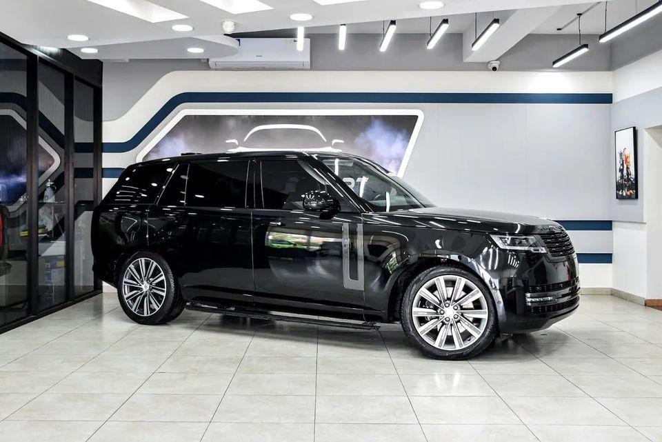 Land Rover Range Rover Vogue First Edition - GCC/Other Specs
