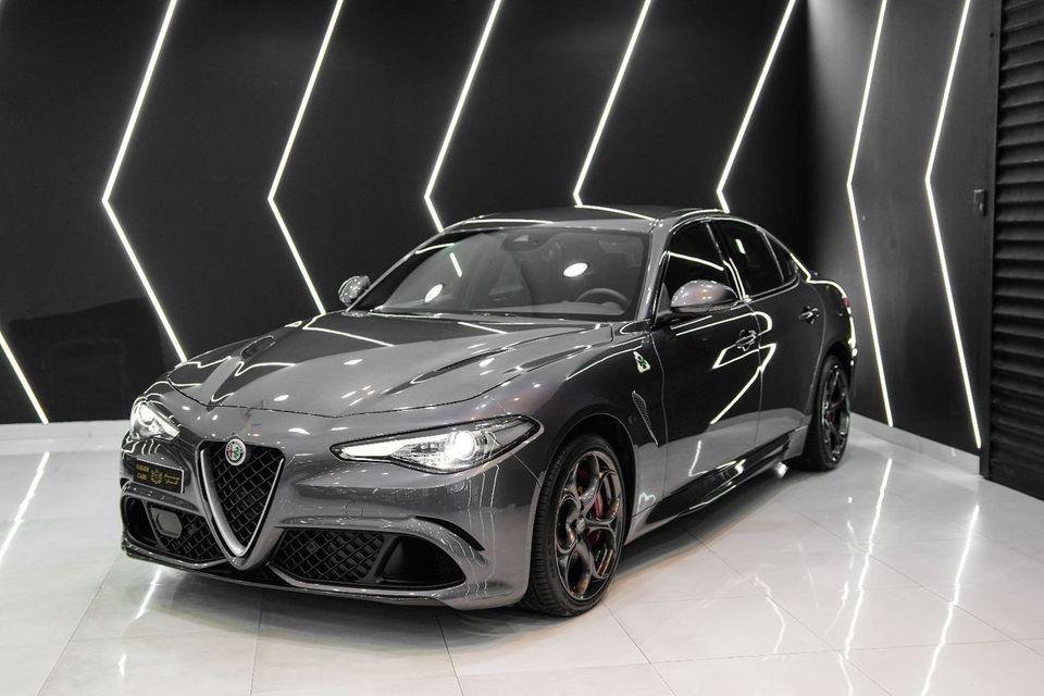 Alfa Romeo Giulia Quadrifoglio, Carbon Trim, Harman/Kardon Audio, Sport Package, GCC Specs!!