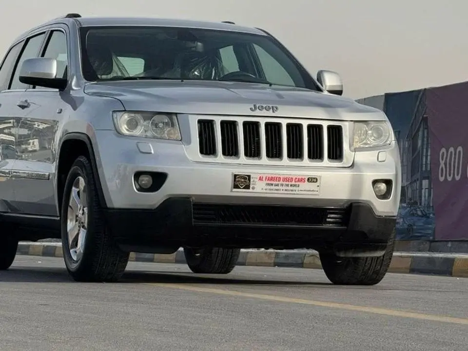 Jeep Cherokee cruise control, electric seats, four-wheel drive