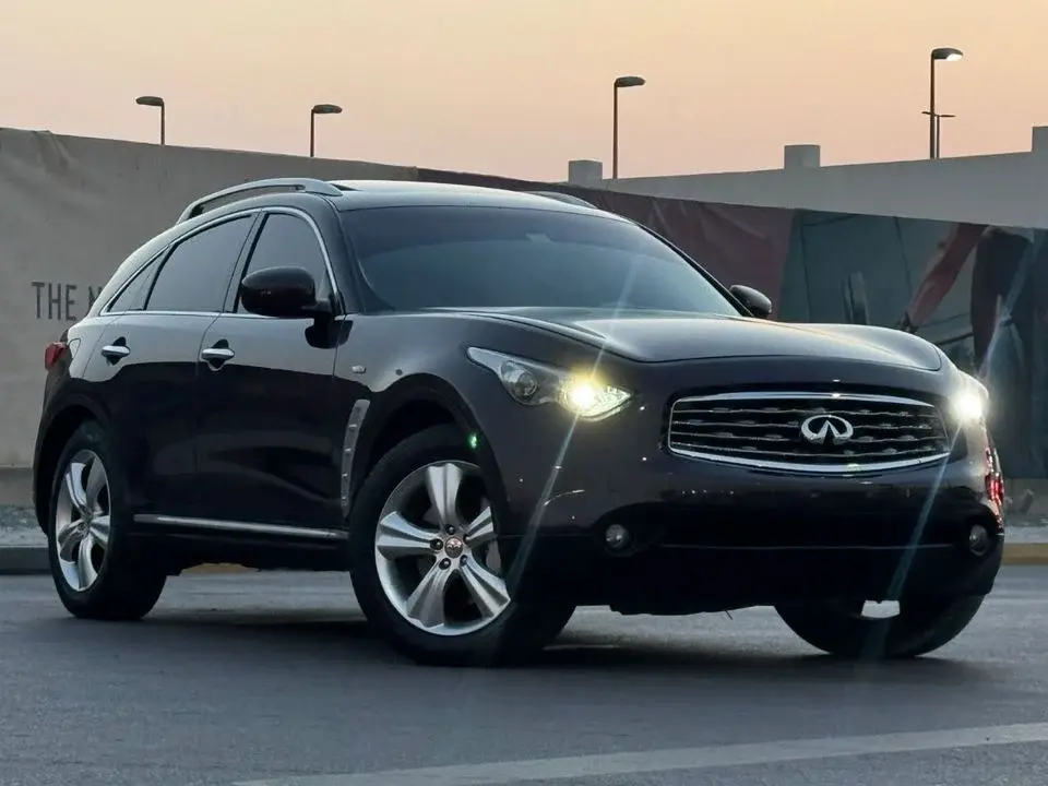 Infiniti FX35 Full option with sunroof