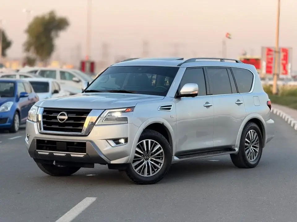 Nissan Armada Clean Title SL Full option 5.6 L original paint