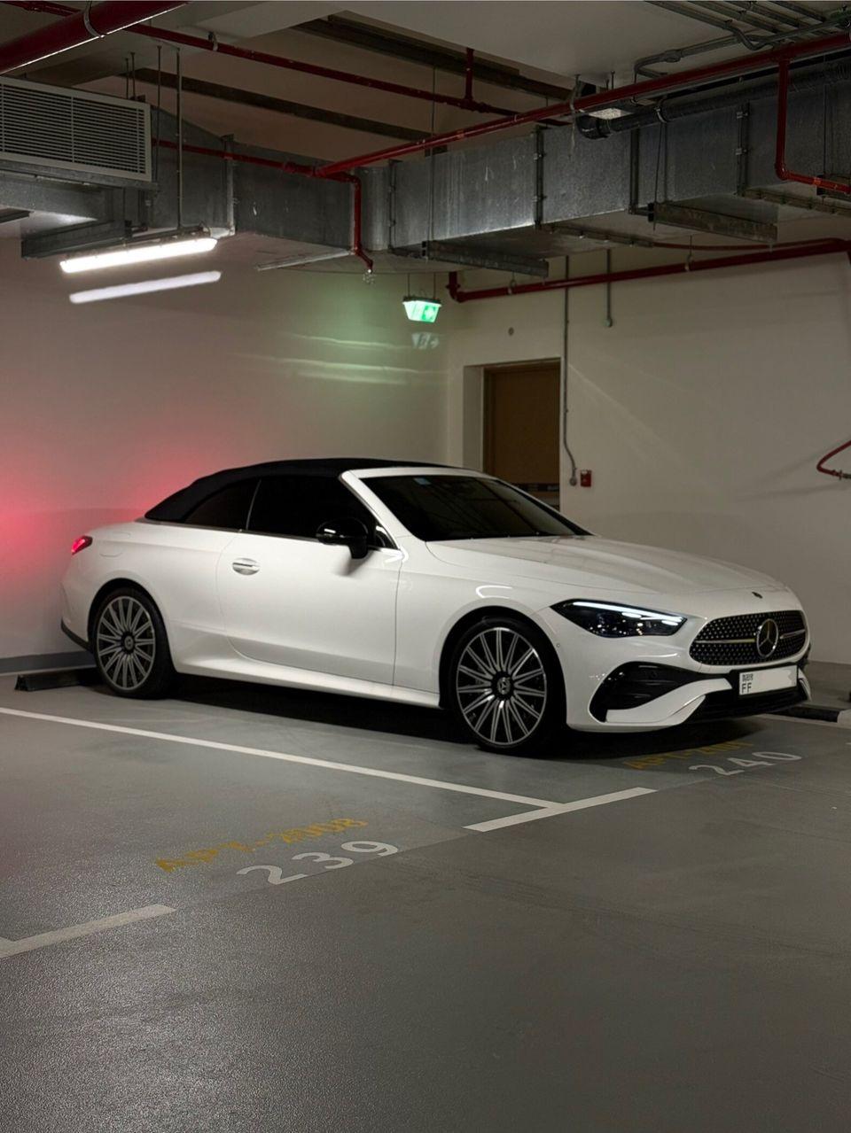 Mercedes-Benz CLE 450 Coupe Mercedes-Benz CLE450 Cabriolet