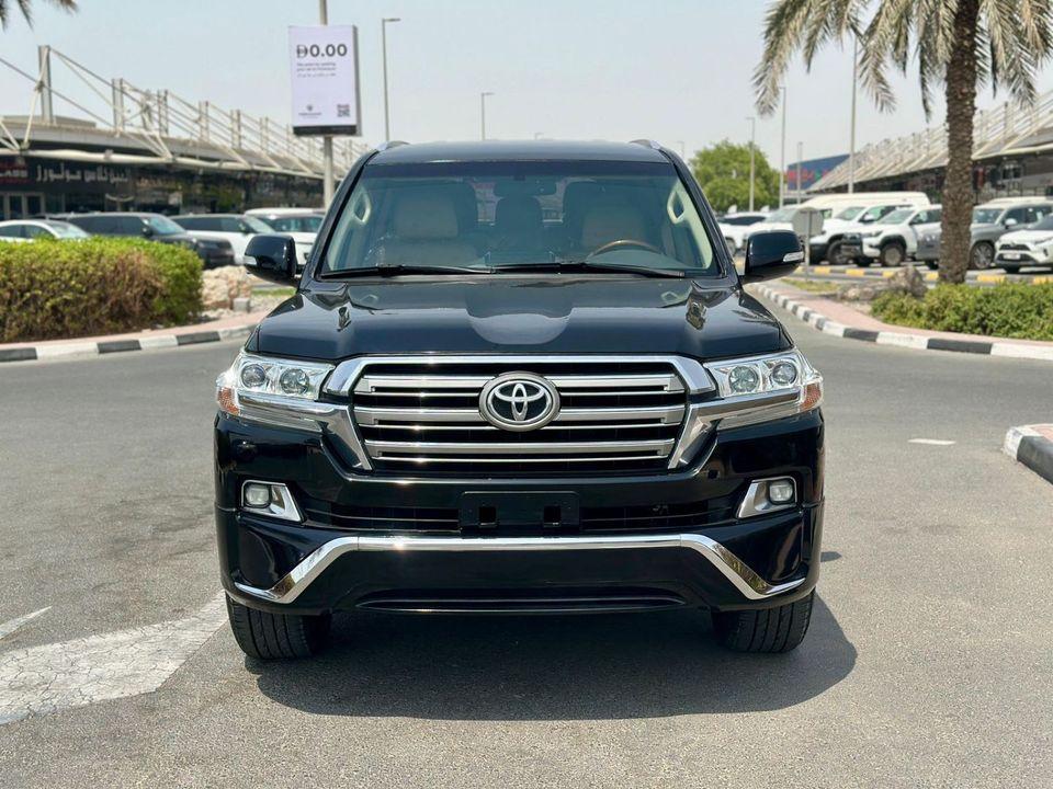 Toyota Land Cruiser Toyota landcruise 2018Model Engine 4.0 petrol v6 colour Black Transmission Automatic Interior.Begie