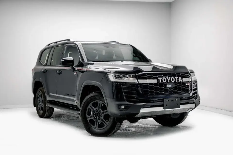 Toyota Land Cruiser LC300 GR-Sport 3.5L Hybrid - Attitude Black Inside GRS Black and Dark Red Export