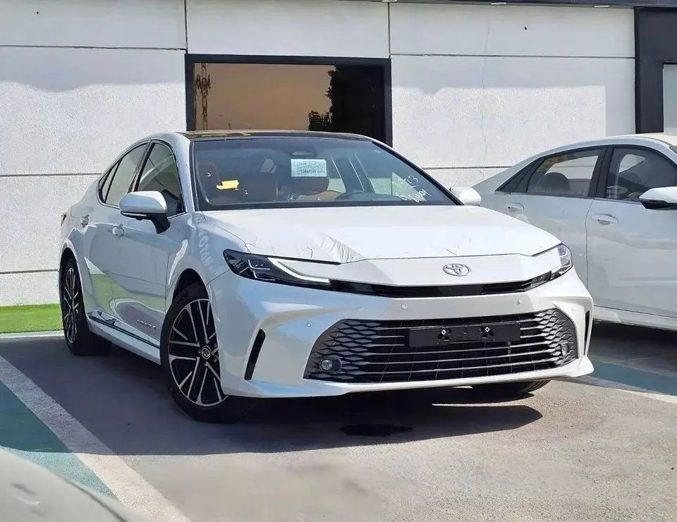 Toyota Camry 2026 Toyota Camry lumiere 2.5L Hybrid AT