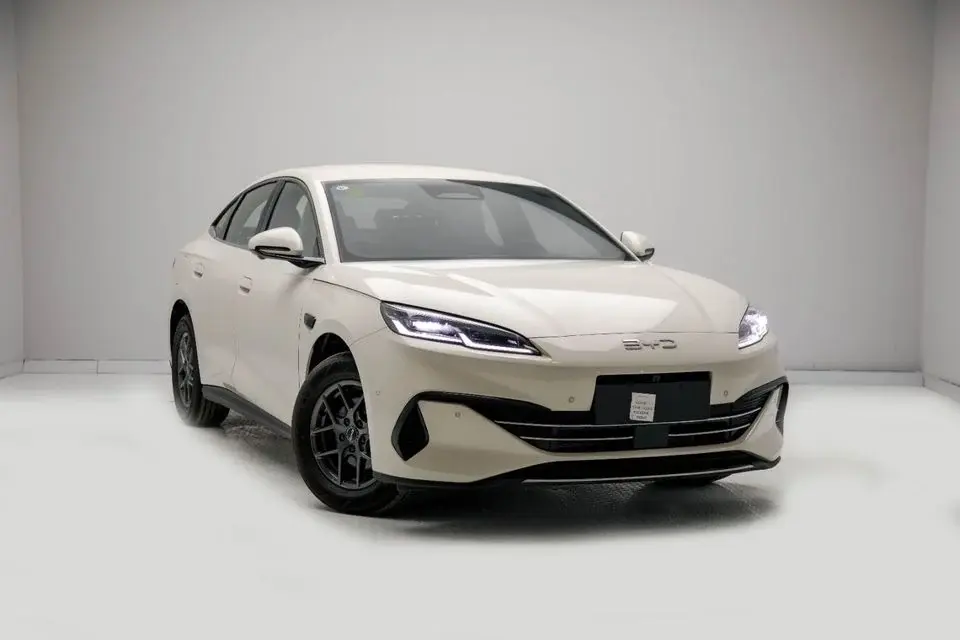 BYD Seal 06 DM-i ID Luxury 1.5L - Warm Tea Grey Inside Black Export Only