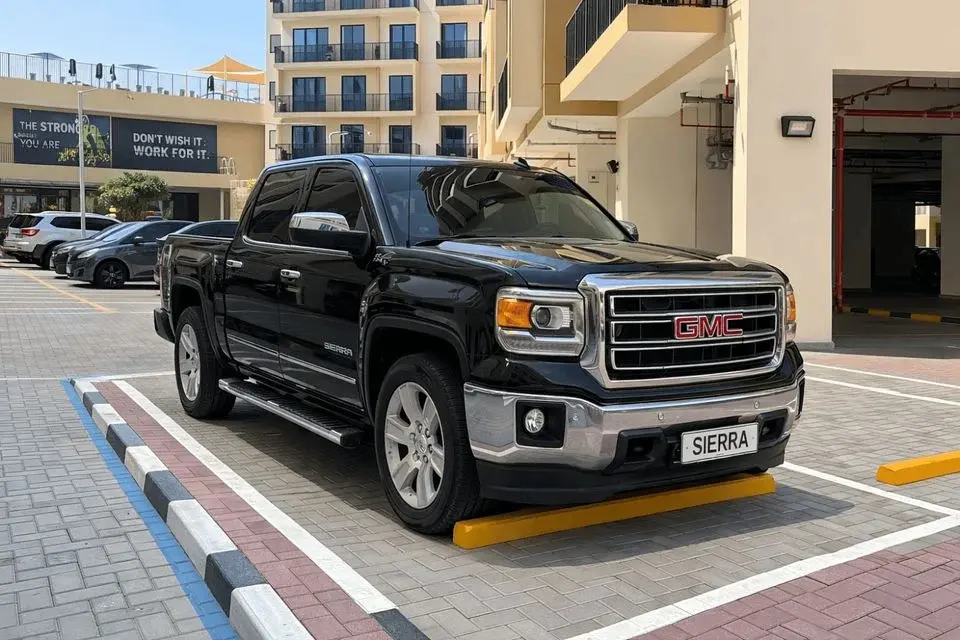 GMC Sierra 1500 SLT 5.3L Double Cab Utility 2015 GMC Sierra 1500 SLT 5.3 V8 1 Owner Full Option Passing T