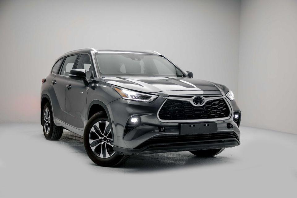 Toyota Highlander GLE Hybrid 2.5L - Grey Metallic Inside Grey Export Only