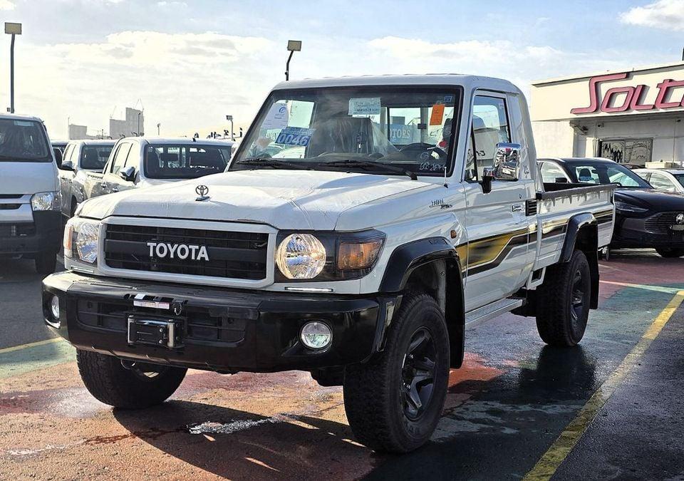 Toyota Land Cruiser Pick Up PICKUP 70th LX1 4.0L Toyota L.C Pick Up Single Cabin Special Edition 4.0l MT Petrol v6 4WD Gcc 202