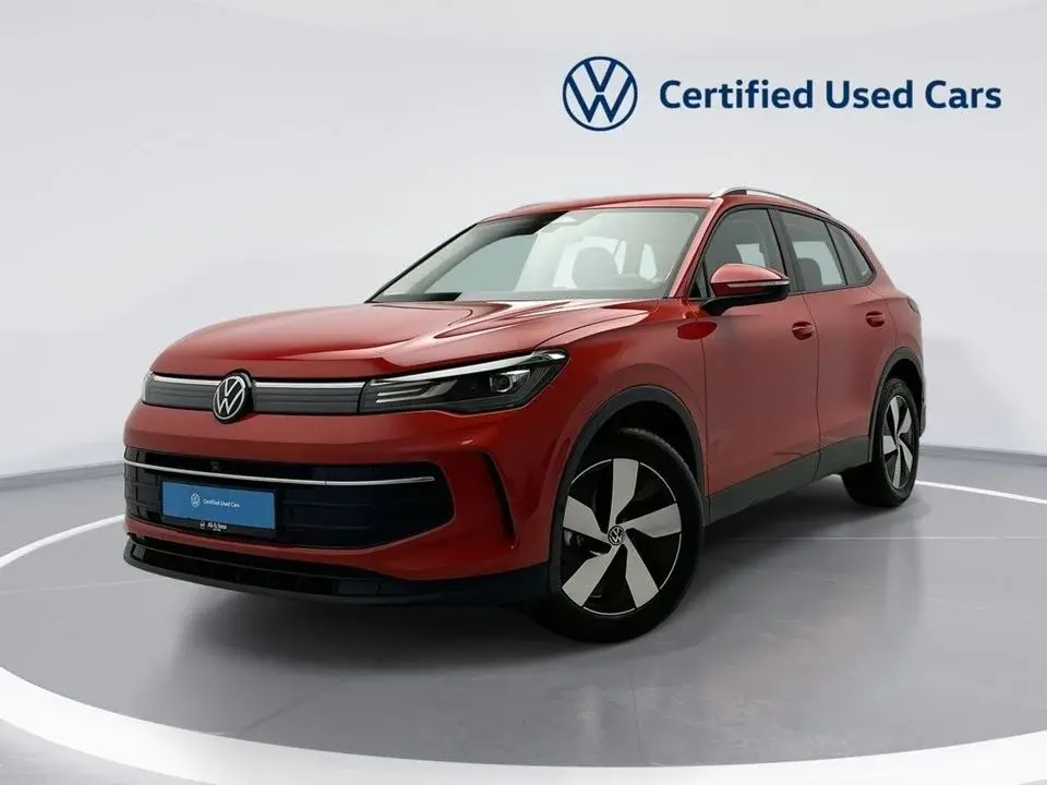 Volkswagen Tiguan Tiguan LIfe + fabric seats (REF#54467) - 28,100 AED SAVINGS from New Car