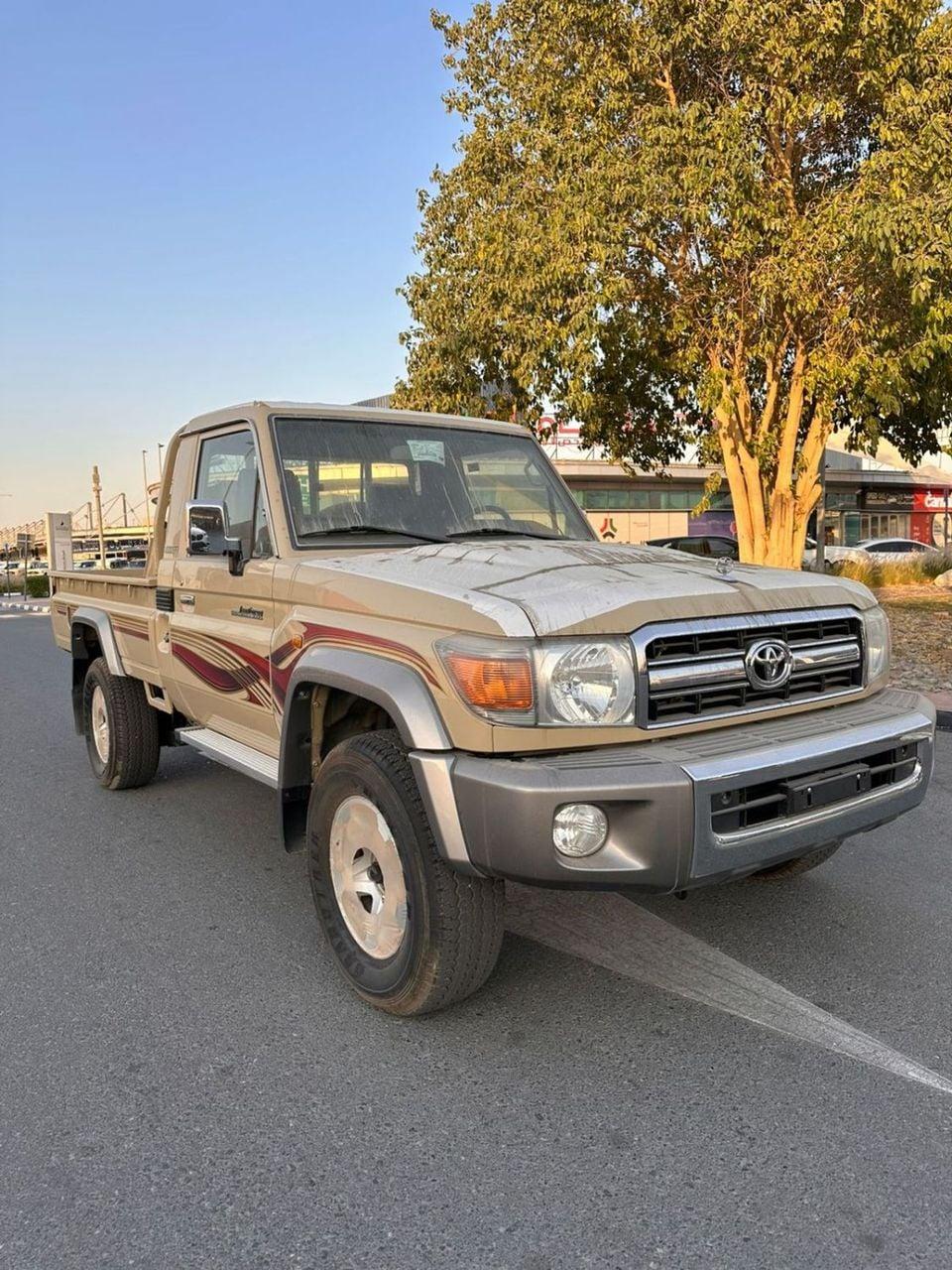 Toyota Land Cruiser Toyota Landcruiser petrol 4x4 II manual transmission II 2009