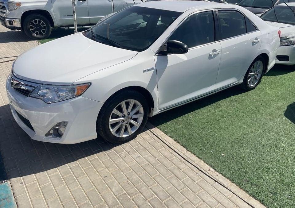Toyota Camry Hybrid XLE Full option