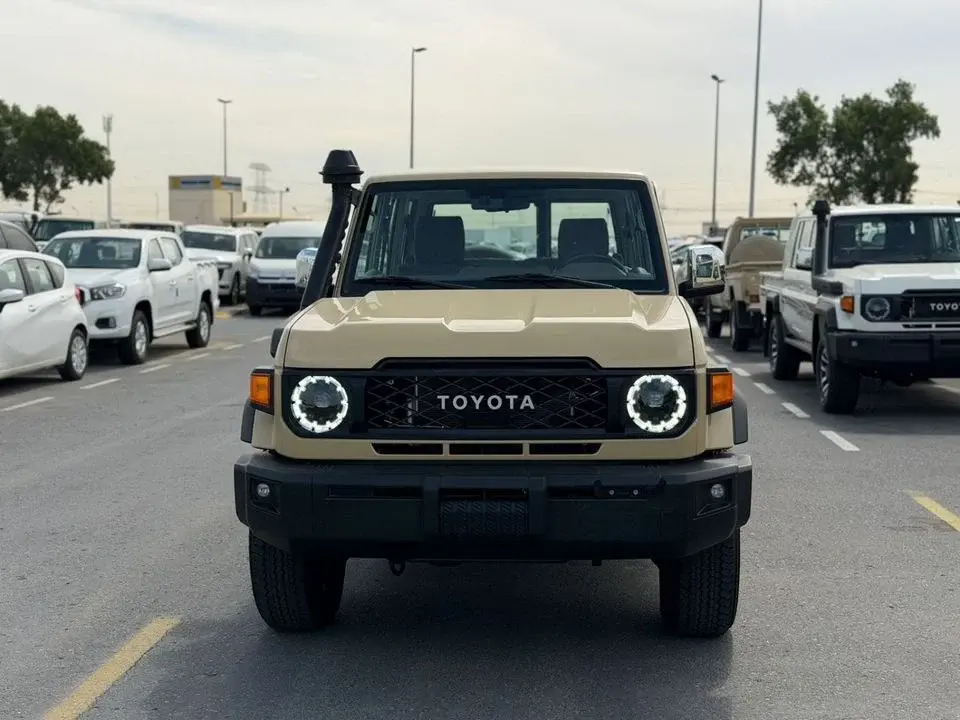 Toyota Land Cruiser 70 Toyota Land Cruiser LC 76 Petrol 4.0L Full Option Automatic Model 2025 Omani Specifications
