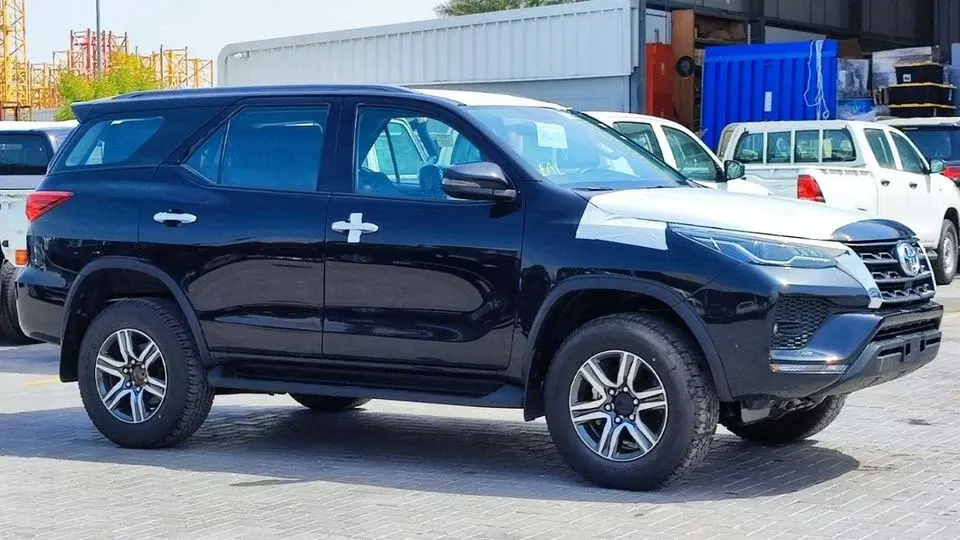 Toyota Fortuner Toyota Fortuner 2.4L V4 Diesel Climate Control Only for Africa Special Price