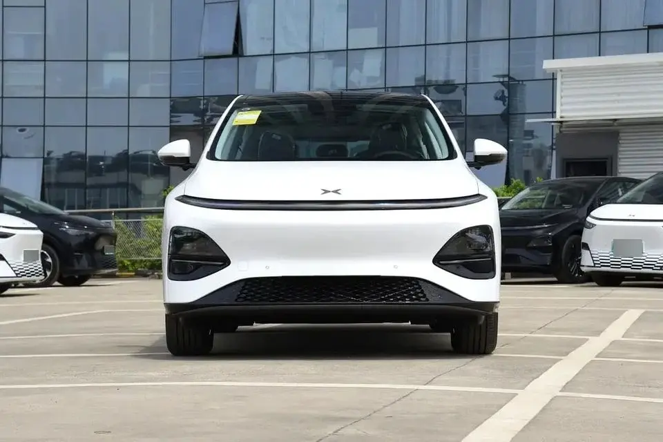 Xpeng G6 RWD Long Range Long Range - Chinese Specs (EV Range 725KM)