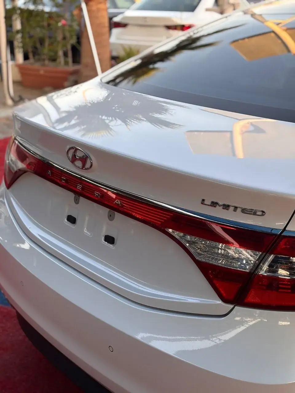 Hyundai Azera The 2016 Hyundai Azera Limited Edition is a full-size sedan that offers a blend of luxury and comfor