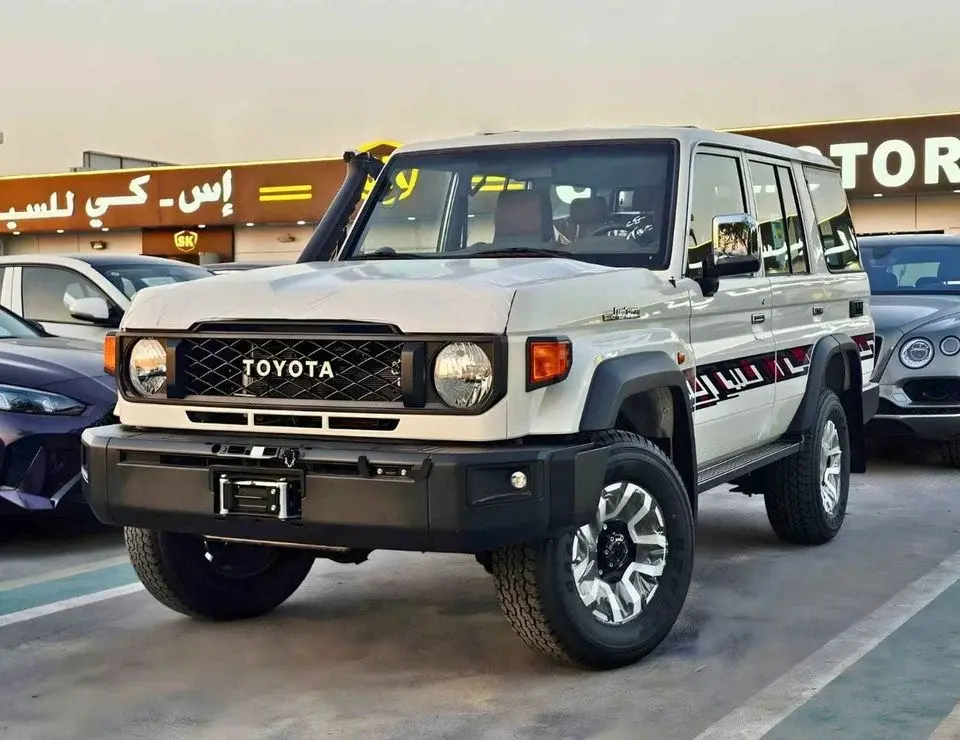 Toyota Land Cruiser 70 LX LC76 5 DOORS / 4.0L V6 PETROL A/T / LEATHER SEATS / DVD+CAMERA / PWR WINDOWS & LOCKS (CODE # H76P
