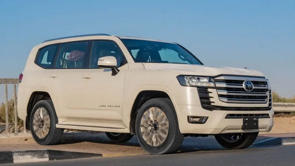 Toyota Land Cruiser 2026 Toyota Land Cruiser 300 GXR 3.3L Twin Turbo AT Diesel (White)