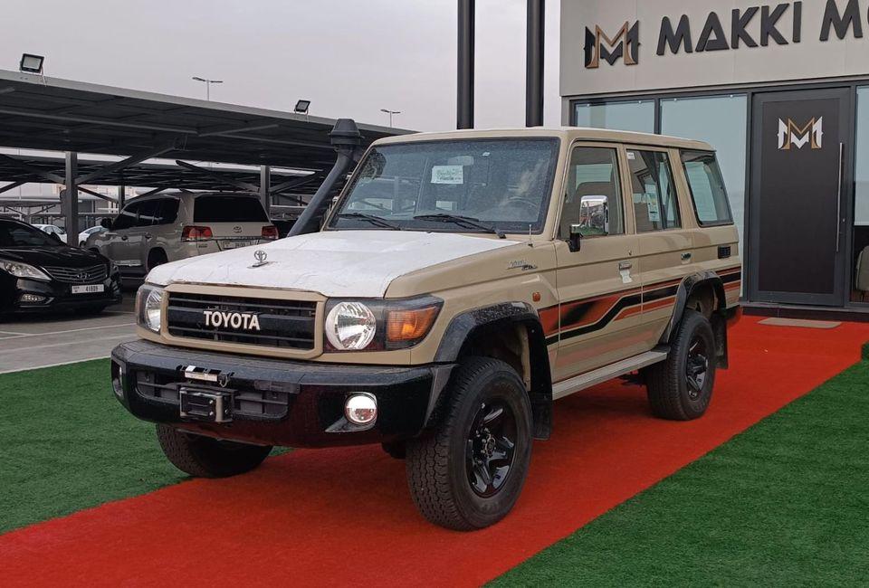 Toyota Land Cruiser 70 TOYOTA LAND CRUISER 70 LX 4.0