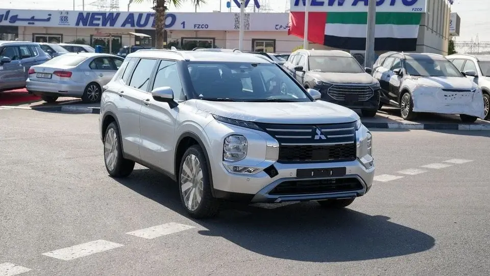 Mitsubishi Outlander Brand New 2026 Mitsubishi Outlander Medium Line (G12) 2.5L 7-Seater SUV GCC Spec Export Only