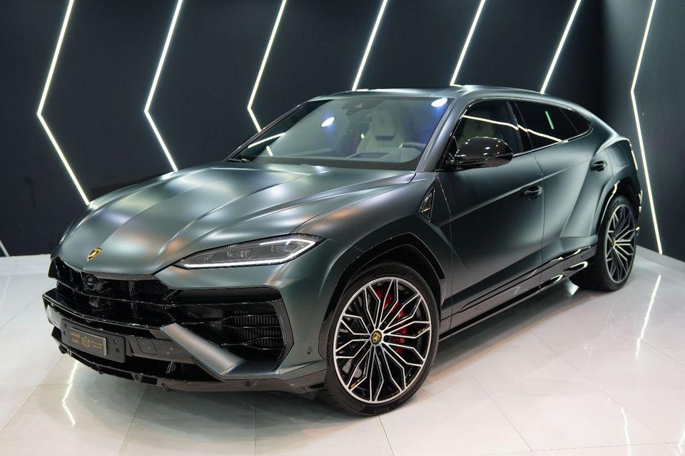 Lamborghini Urus SE, Panoramic Roof, Bang N Olufsen Audio, 800 HP Hybrid!!
