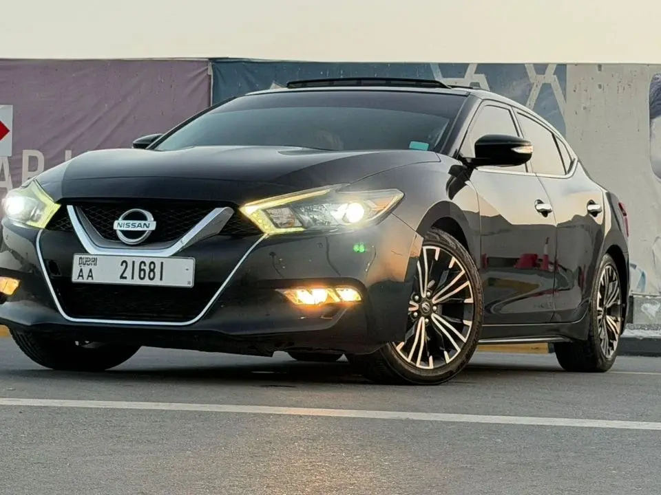 Nissan Maxima Top-of-the-line model, full options, panoramic
