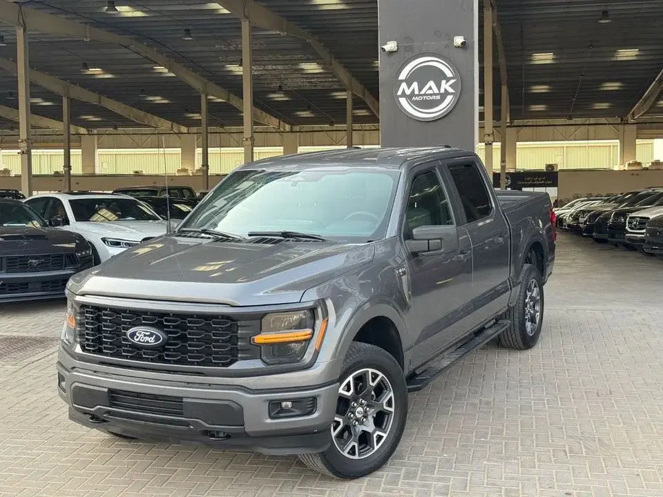 Ford F 150 SXT / 5.0 V8 / 4X4 / RADAR / ROAD ASSIST / ELECTRONIC CLUSTER / BIG SCREEN / IN PERFECT CONDITION