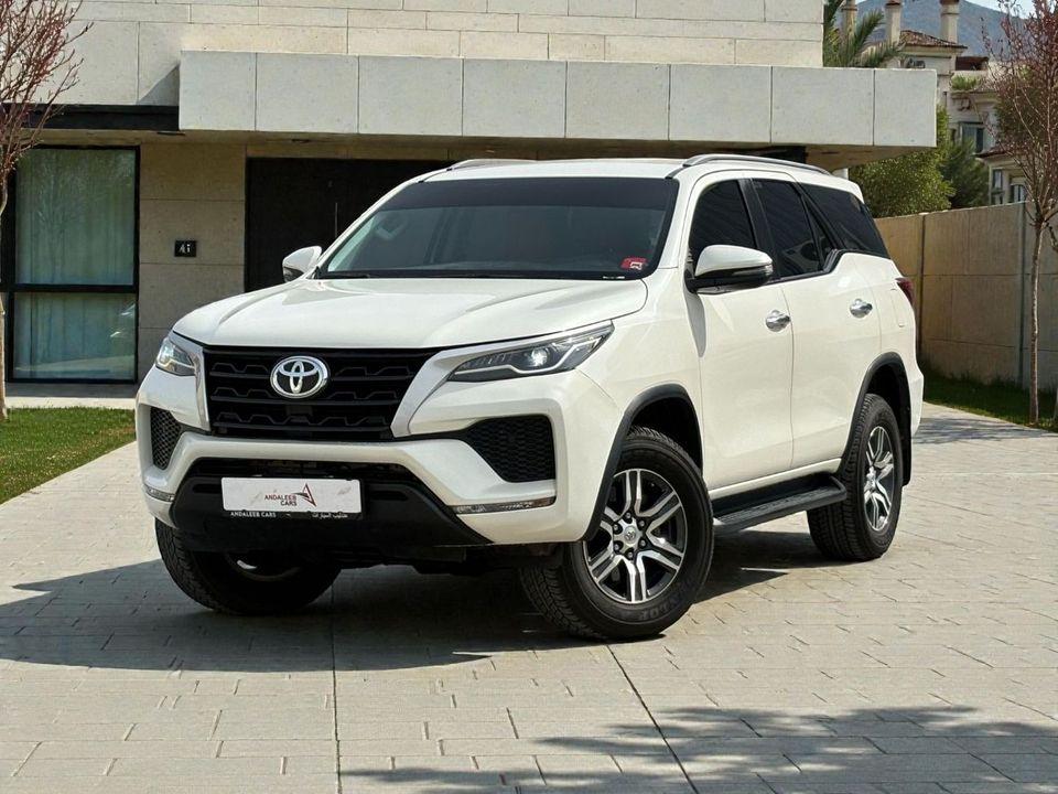 Toyota Fortuner TOYOTA FORTUNER EX-R 2.7L 4WD A/T 2022 GCC SPECS AED 1,400 per month