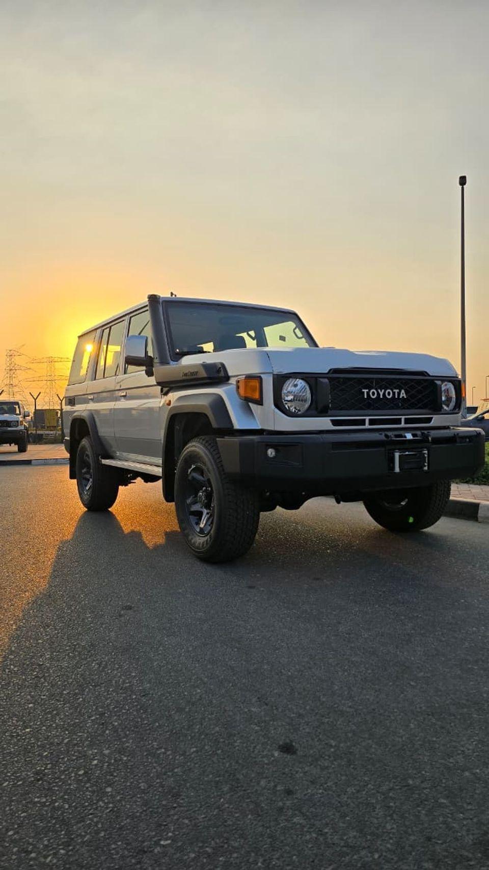 Toyota Land Cruiser Pick Up TOYOTA LAND CRUISER (70 SERIES) (GDJ76) 2.8L SUV 4WD 5Doors