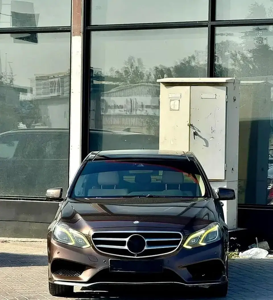 Mercedes-Benz E300 Premium 2.0L