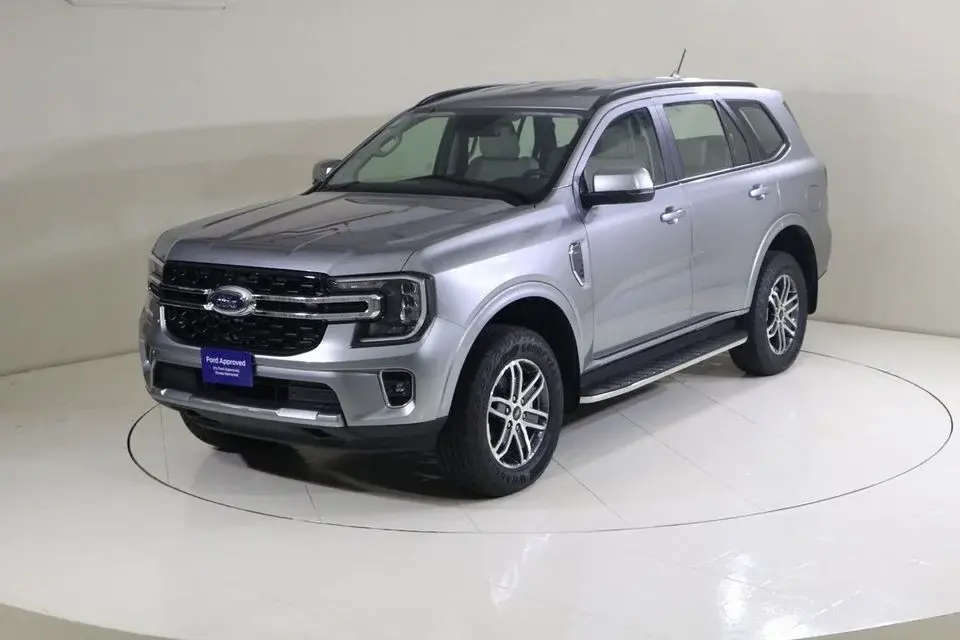 Ford Everest EVR424 XLT / FREE Insurance + Registration / AL TAYER MOTORS AL QOUZ SHOWROOM